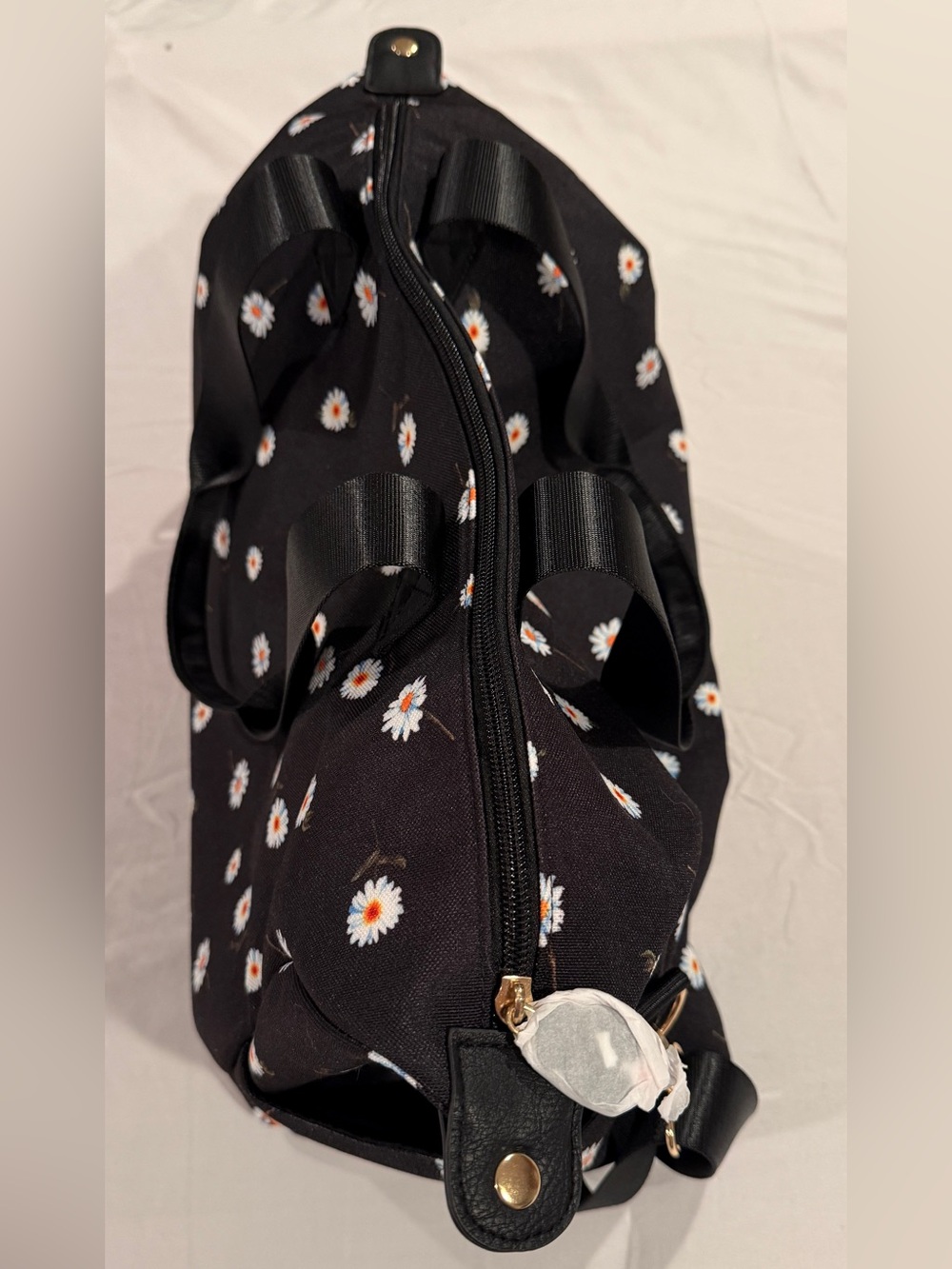NWOT Alice + Olivia fabfitfun Overnight Duffle Daisy Print Bag soft girl floral